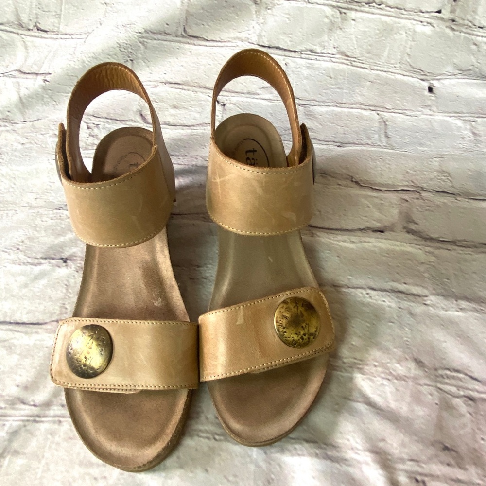 Taos Carousel Tan Wedges - Picture 11 of 16